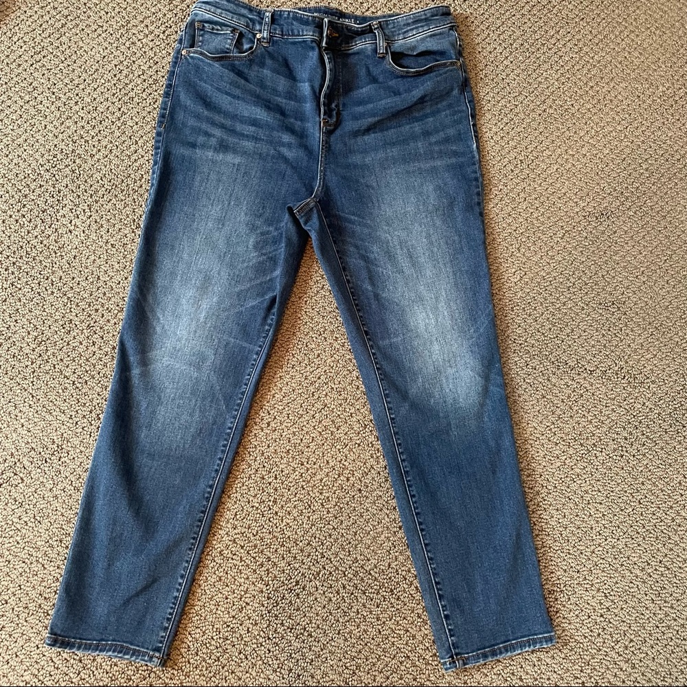 Chico's the Platinum High Rise Ankle Medium Wash Denim Blue Jeans Size 2 - Picture 2 of 11